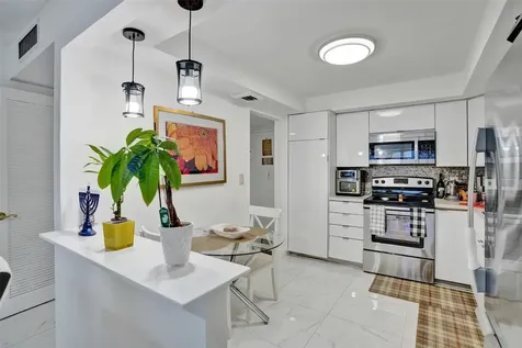 18041 Biscayne Boulevard Aventura FL 33160