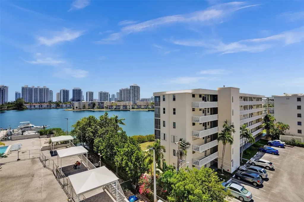18041 SE Biscayne Boulevard Aventura FL 33160