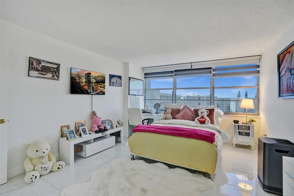 18041 SE Biscayne Boulevard Aventura FL 33160