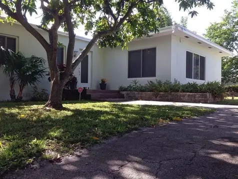 817 NE 37th Street Oakland Park FL 33334