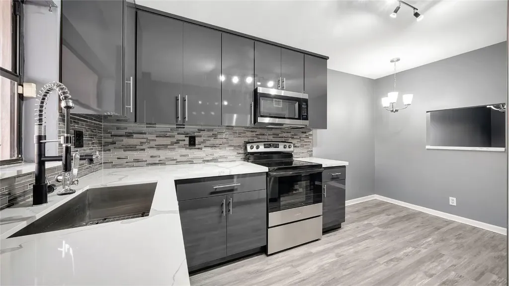 10433 Sunrise Lakes Boulevard Sunrise FL 33322