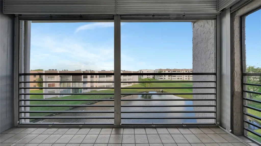 10433 Sunrise Lakes Boulevard Sunrise FL 33322