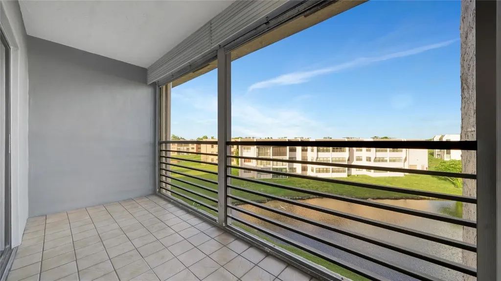 10433 Sunrise Lakes Boulevard Sunrise FL 33322