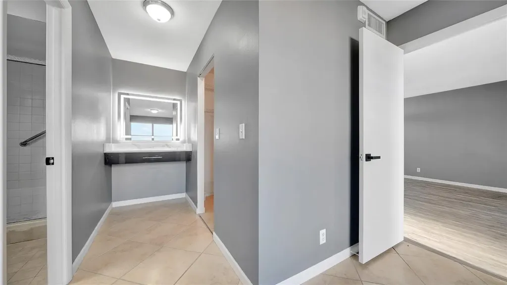 10433 Sunrise Lakes Boulevard Sunrise FL 33322