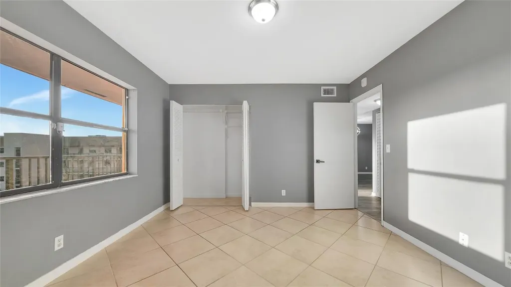 10433 Sunrise Lakes Boulevard Sunrise FL 33322