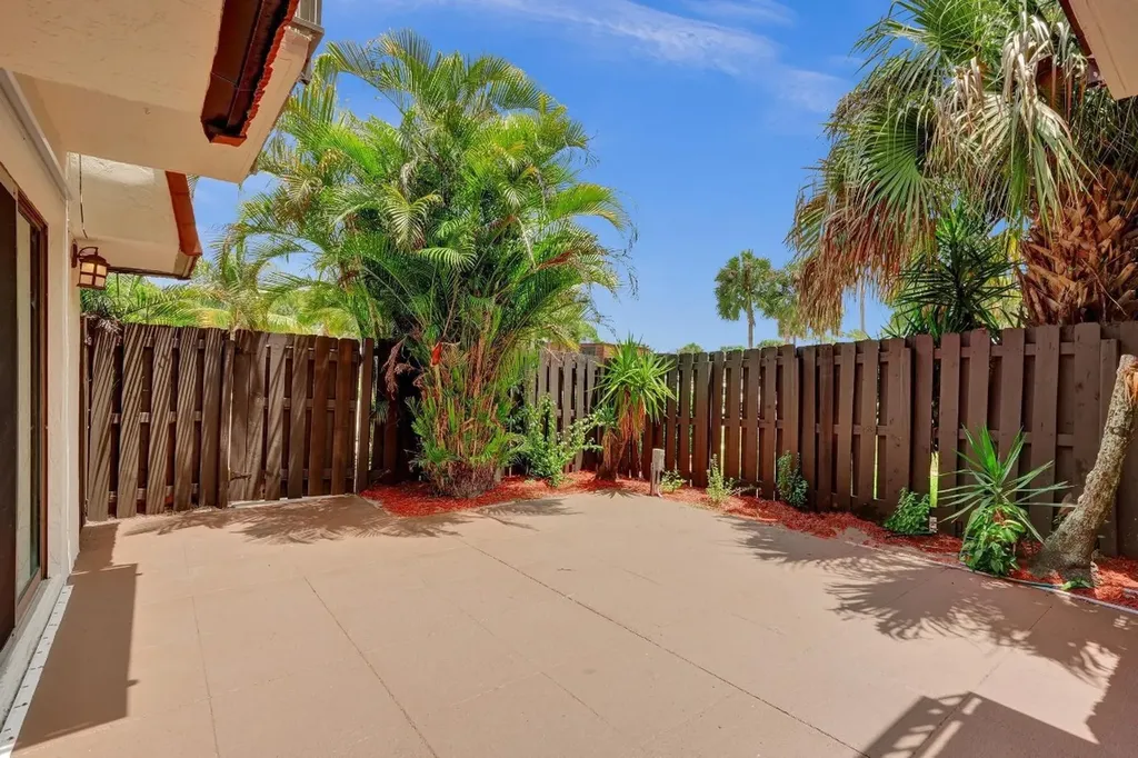6435 Red Pine Lane Greenacres FL 33415
