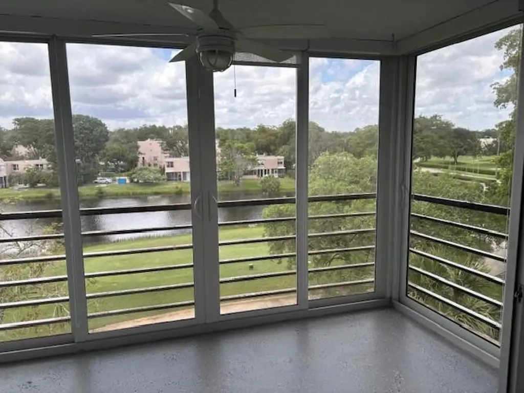 1811 Sabal Palm Davie FL 33324