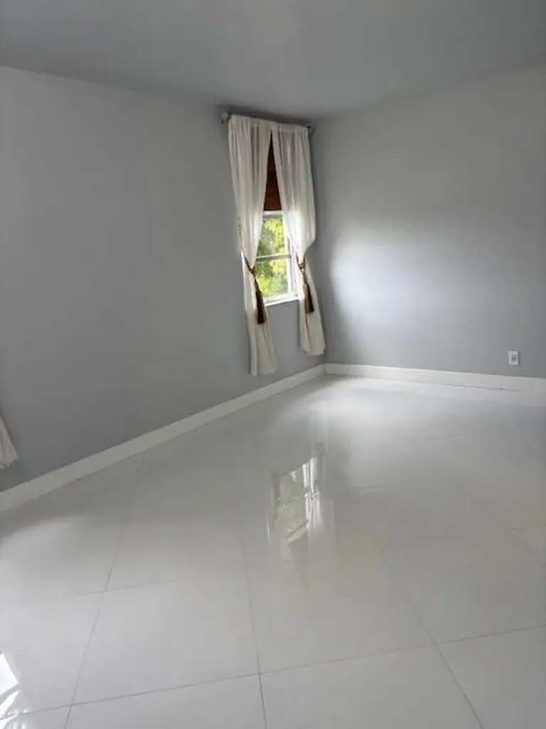 1811 Sabal Palm Davie FL 33324