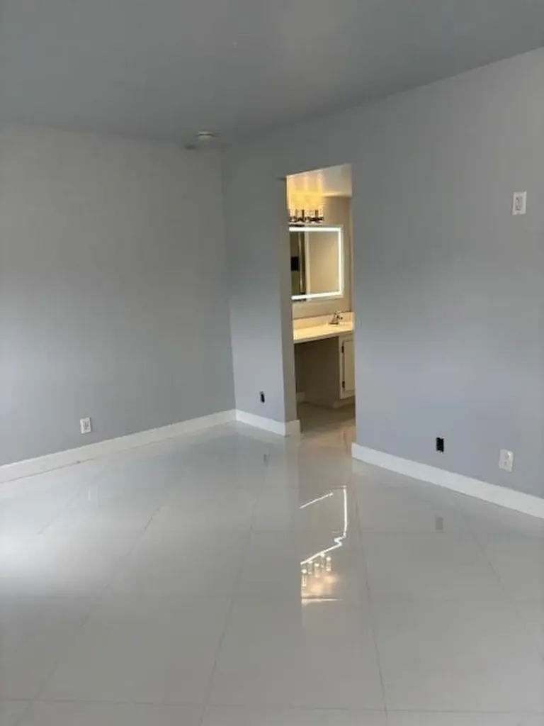 1811 Sabal Palm Davie FL 33324