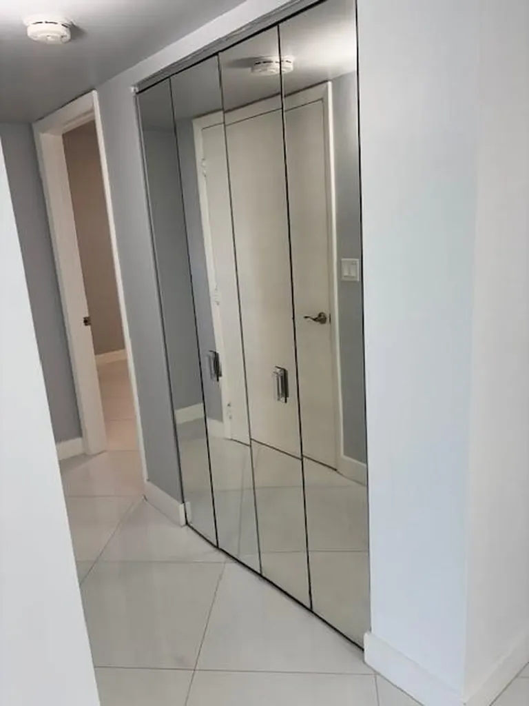 1811 Sabal Palm Davie FL 33324