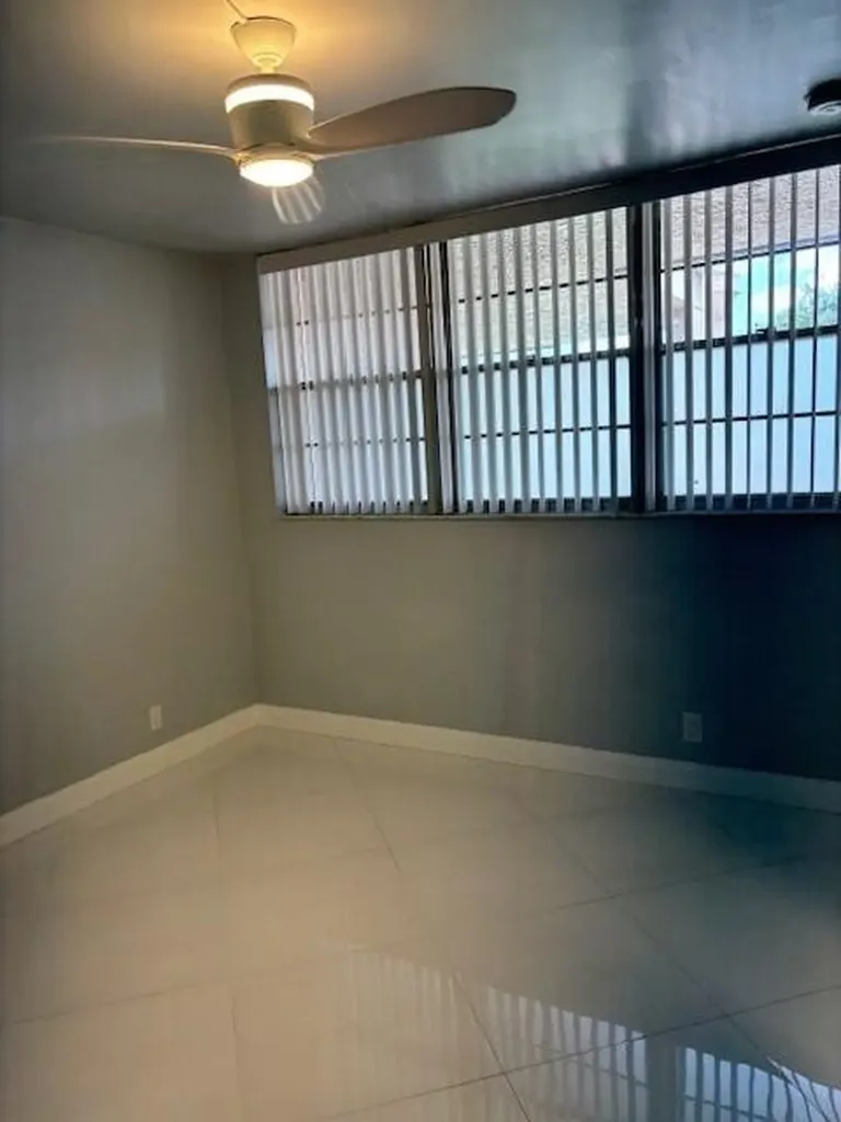 1811 Sabal Palm Davie FL 33324