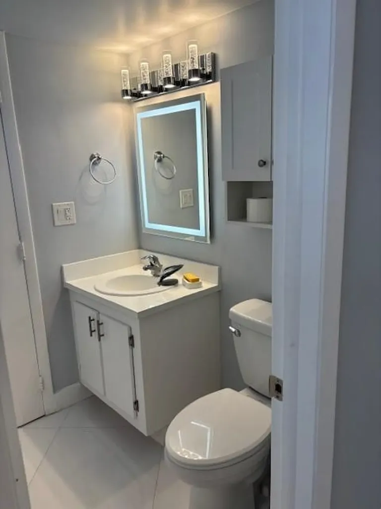 1811 Sabal Palm Davie FL 33324