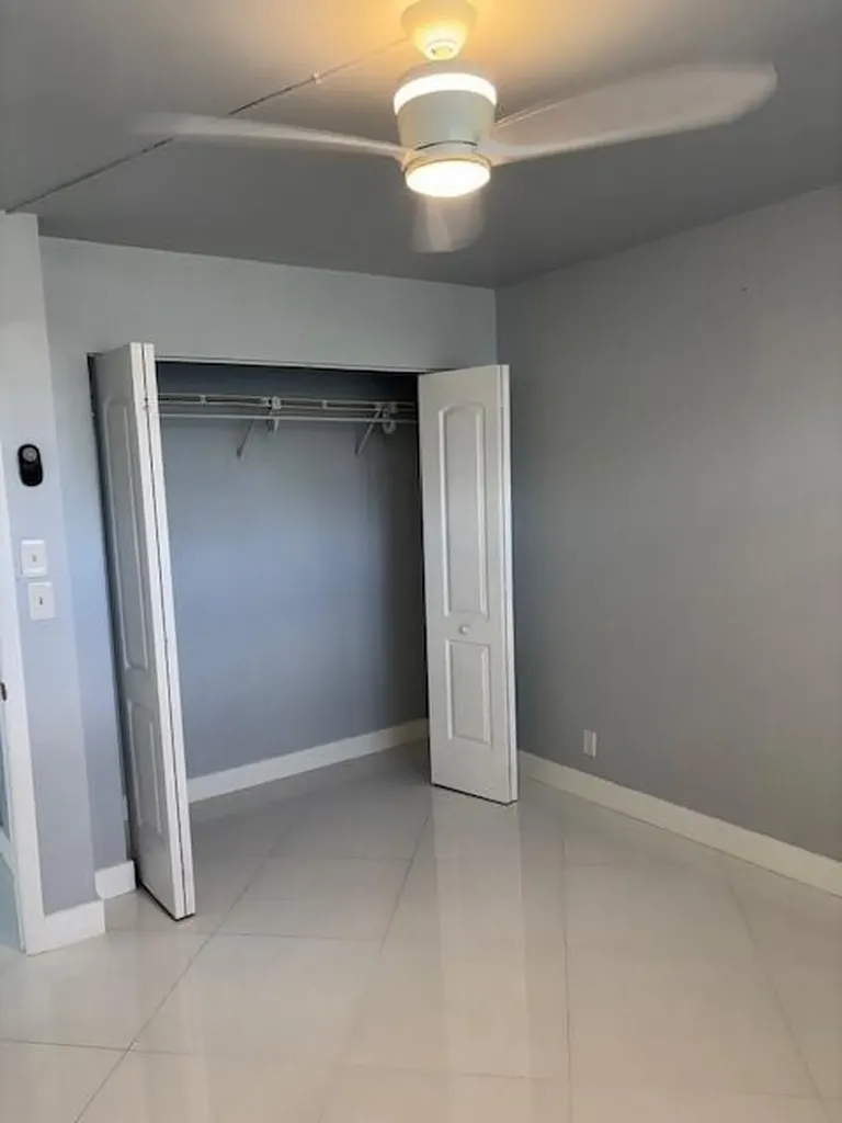 1811 Sabal Palm Davie FL 33324