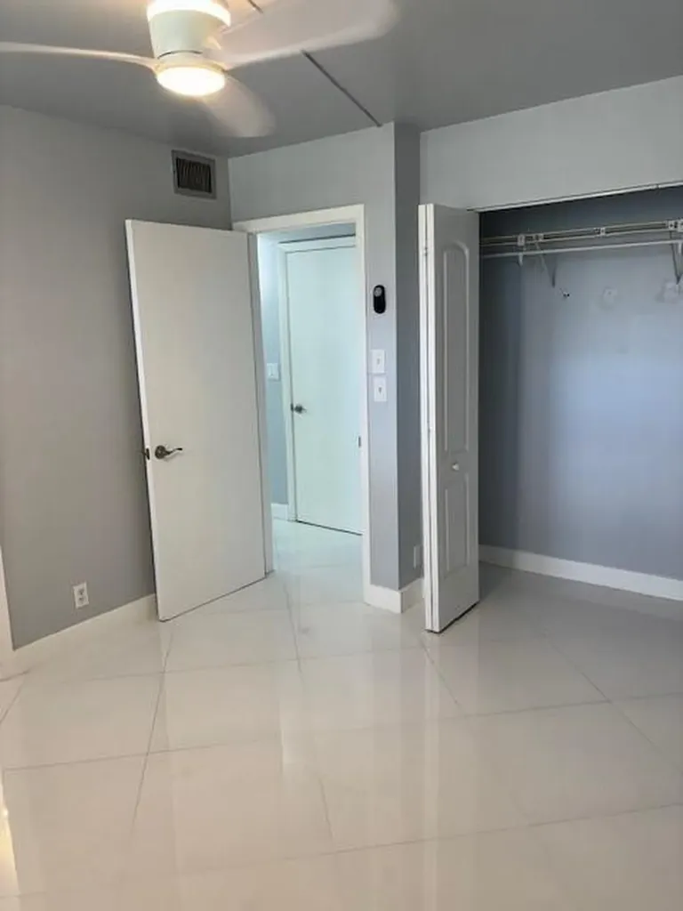 1811 Sabal Palm Davie FL 33324