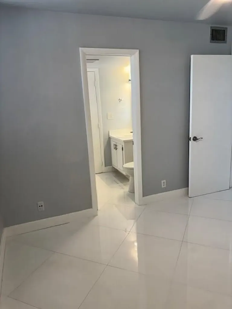 1811 Sabal Palm Davie FL 33324