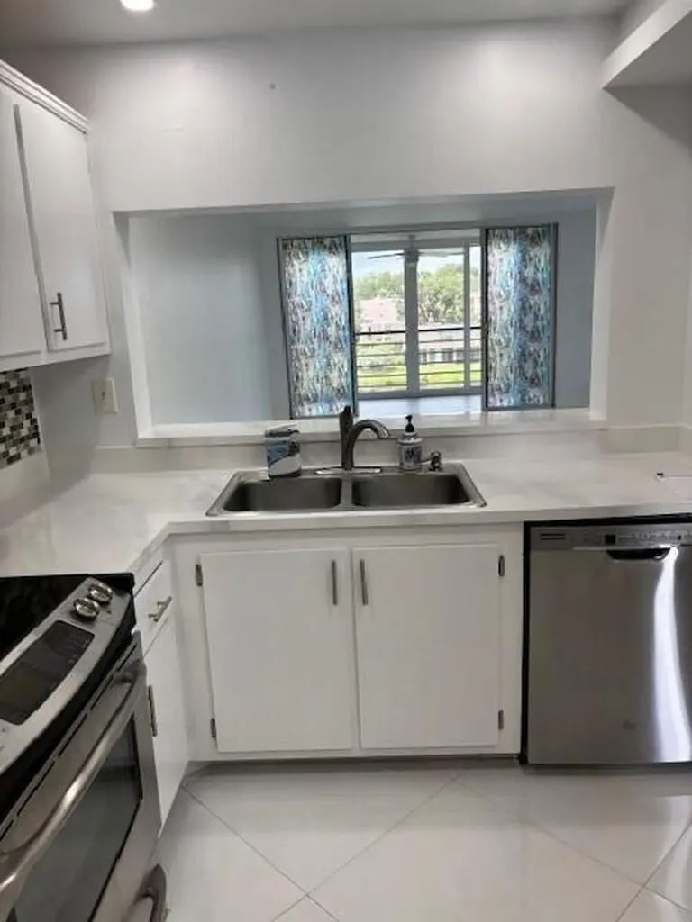 1811 Sabal Palm Davie FL 33324