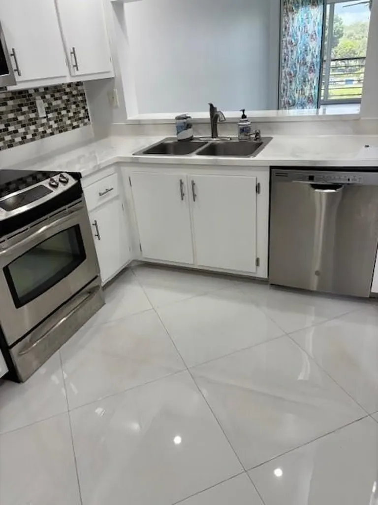 1811 Sabal Palm Davie FL 33324