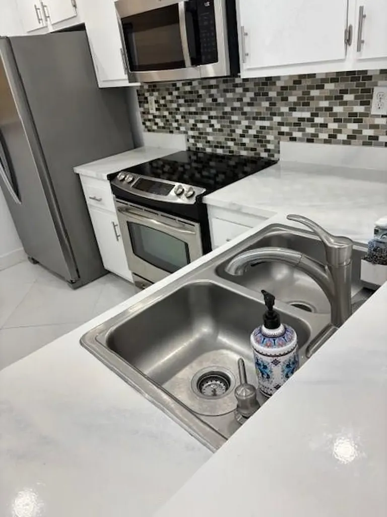 1811 Sabal Palm Davie FL 33324