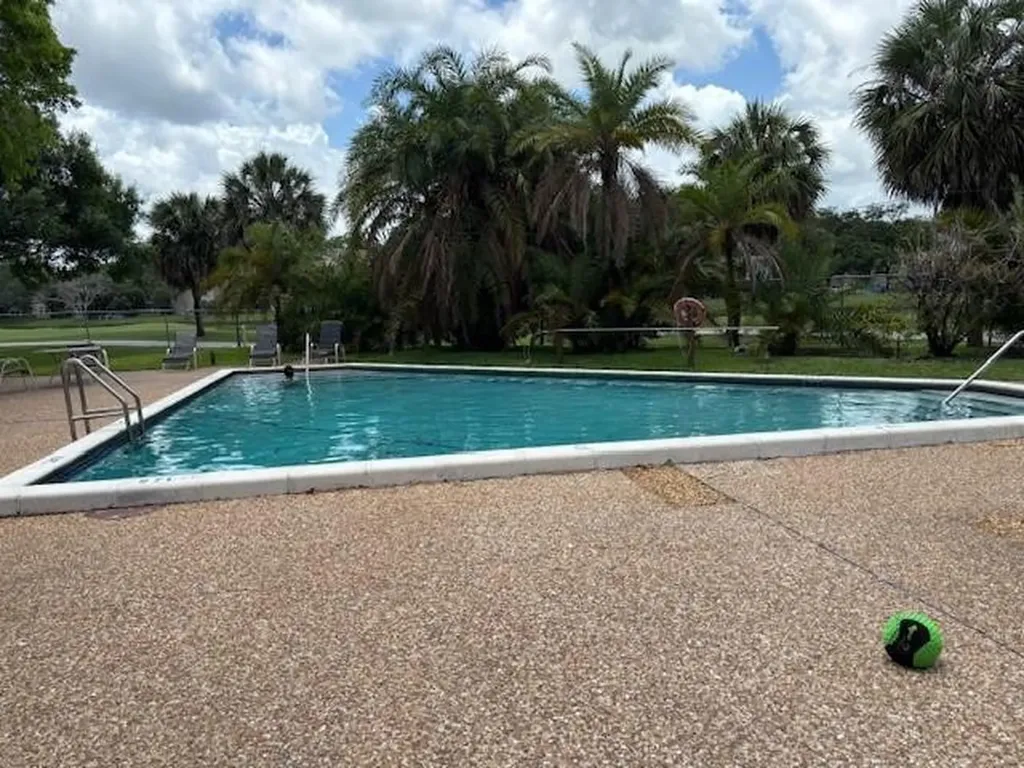 1811 Sabal Palm Davie FL 33324