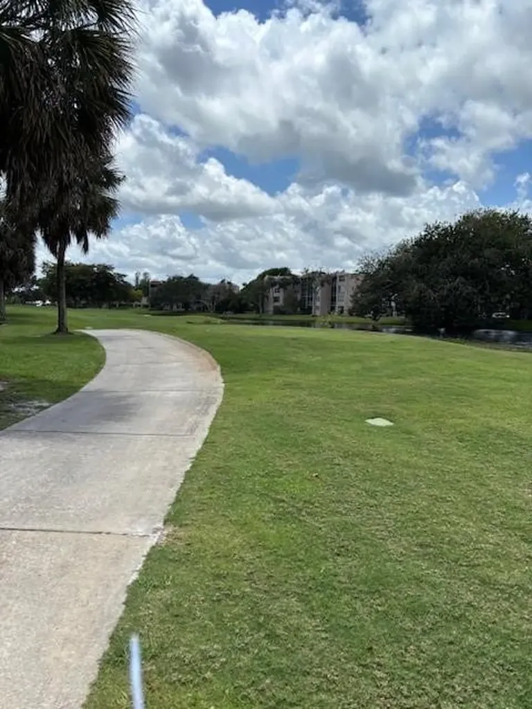 1811 Sabal Palm Davie FL 33324