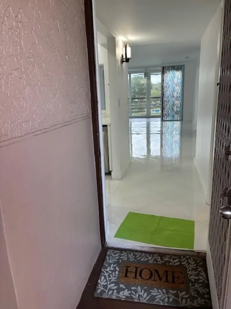 1811 Sabal Palm Davie FL 33324