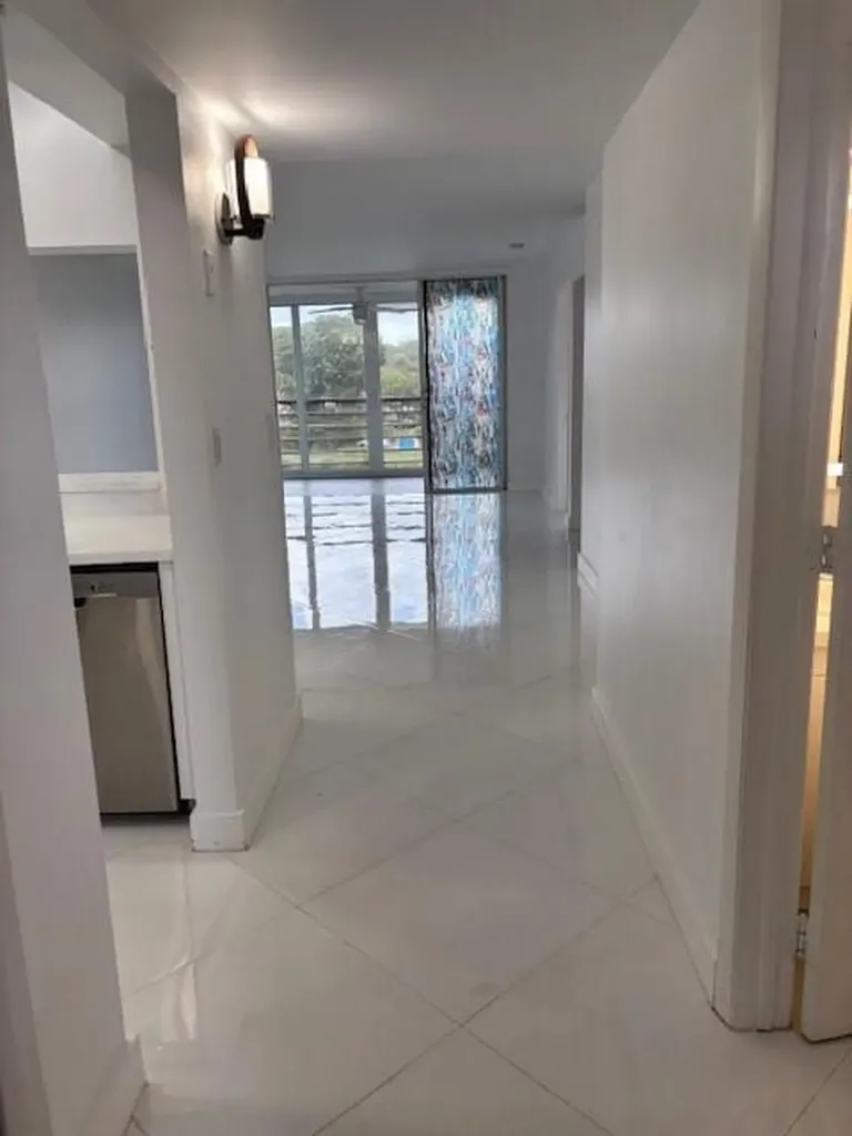 1811 Sabal Palm Davie FL 33324