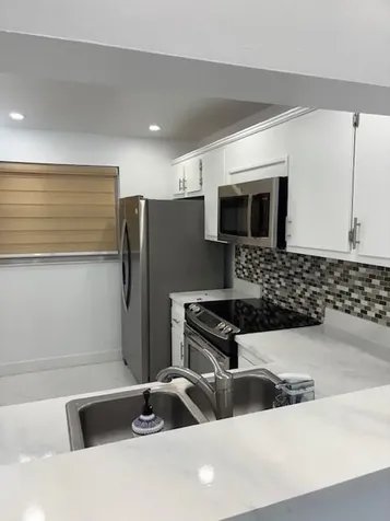 1811 Sabal Palm Davie FL 33324