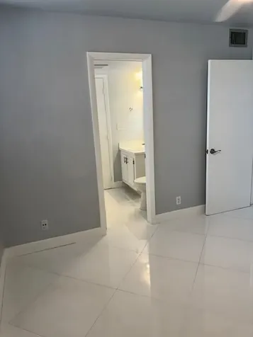 1811 Sabal Palm Davie FL 33324