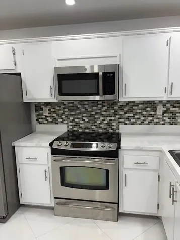 1811 Sabal Palm Davie FL 33324
