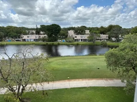 1811 Sabal Palm Davie FL 33324