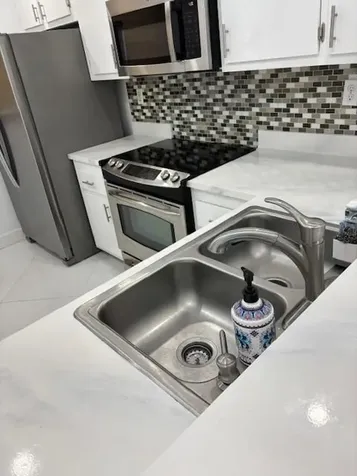 1811 Sabal Palm Davie FL 33324