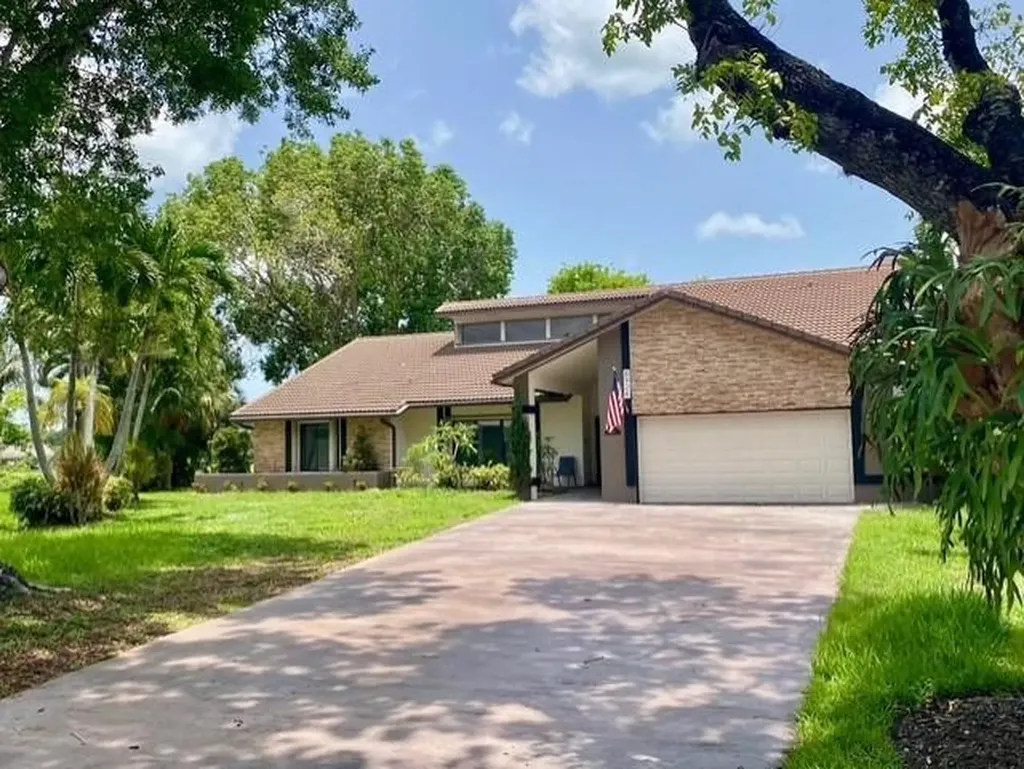 8924 NW 47th Court Coral Springs FL 33067