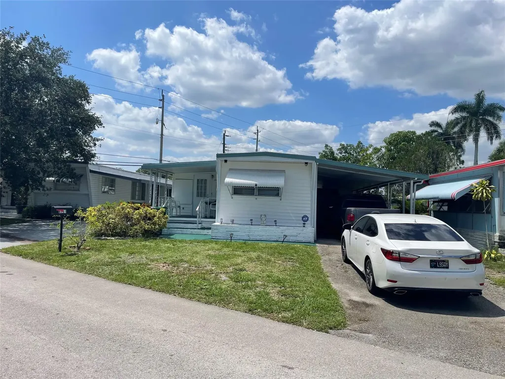 8581 SW 20th Place Davie FL 33324