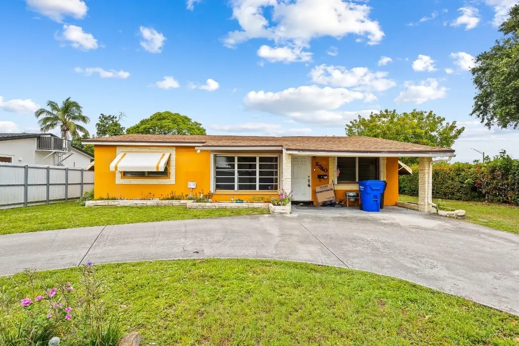 2340 N 69th Way Hollywood FL 33024