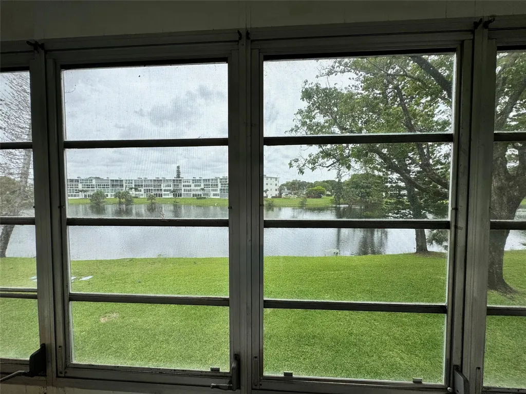 2029 Cambridge B Deerfield Beach FL 33442