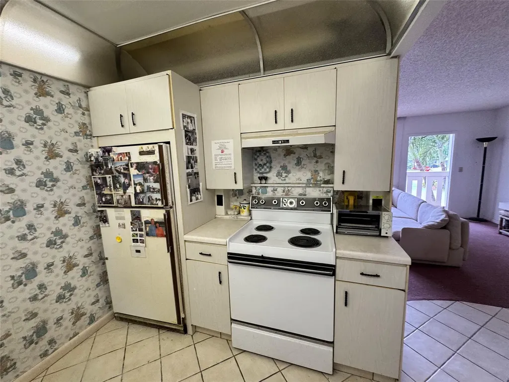 2029 Cambridge B Deerfield Beach FL 33442