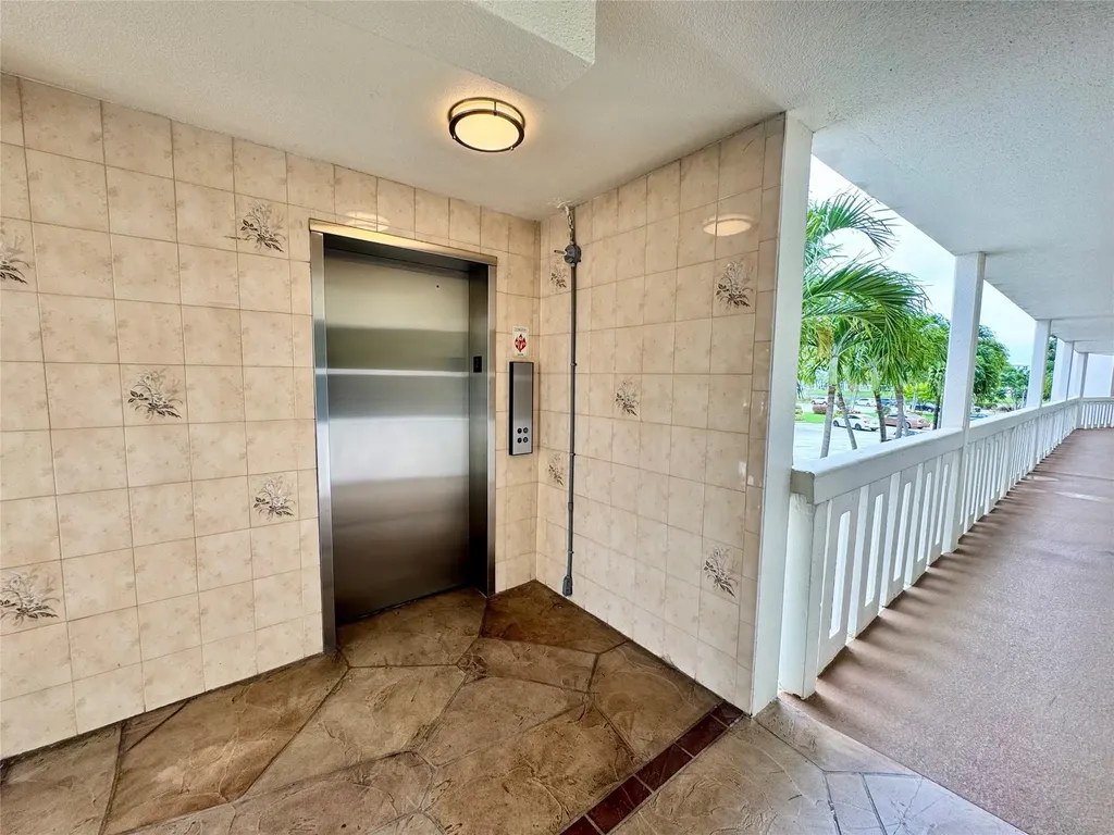 2029 Cambridge B Deerfield Beach FL 33442