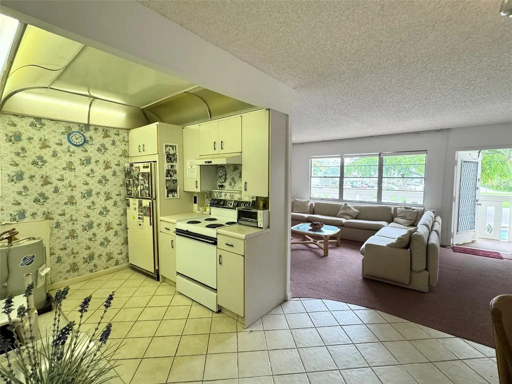 2029 Cambridge B Deerfield Beach FL 33442