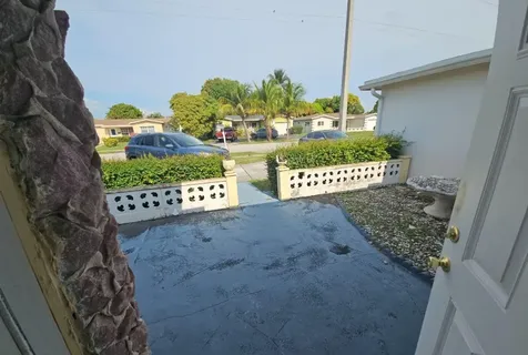 4290 NW 41st Terrace Lauderdale Lakes FL 33319
