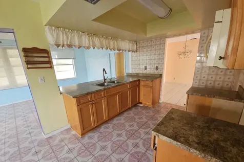 4290 NW 41st Terrace Lauderdale Lakes FL 33319