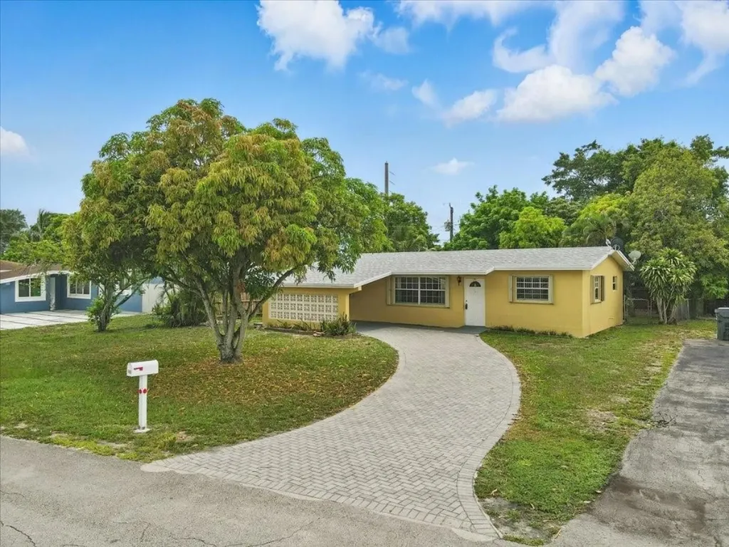 760 S 61st Terrace Hollywood FL 33023