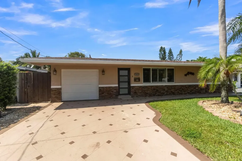 7621 NW 13th Street Pembroke Pines FL 33024