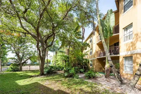 761 N Pine Island Road Plantation FL 33324