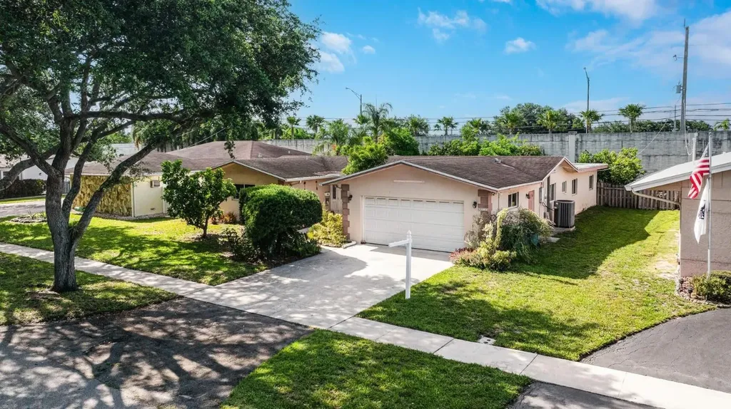 8979 SW 49th Street Cooper City FL 33328