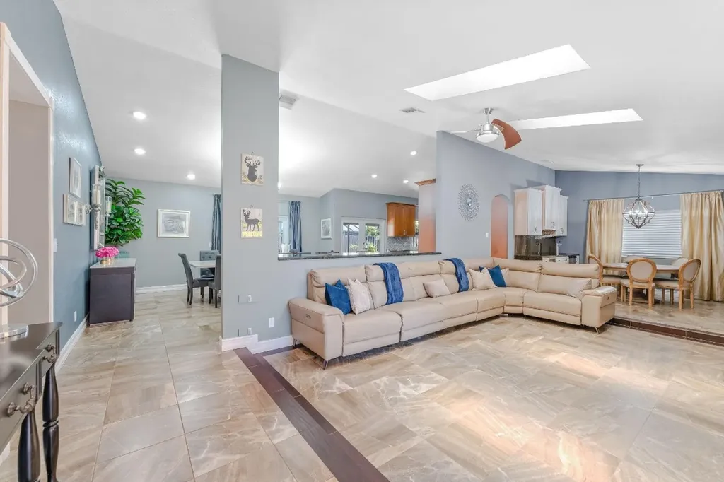 15541 S Roundtable Road Davie FL 33331