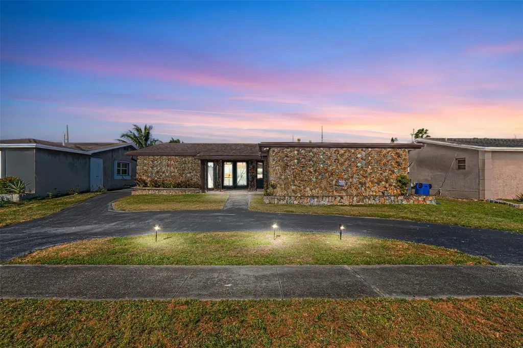 11421 NW 29th Place Sunrise FL 33323