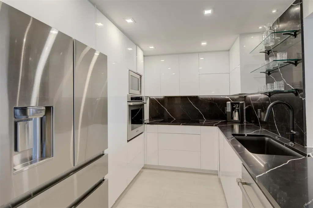 1 Las Olas Circle Fort Lauderdale FL 33316