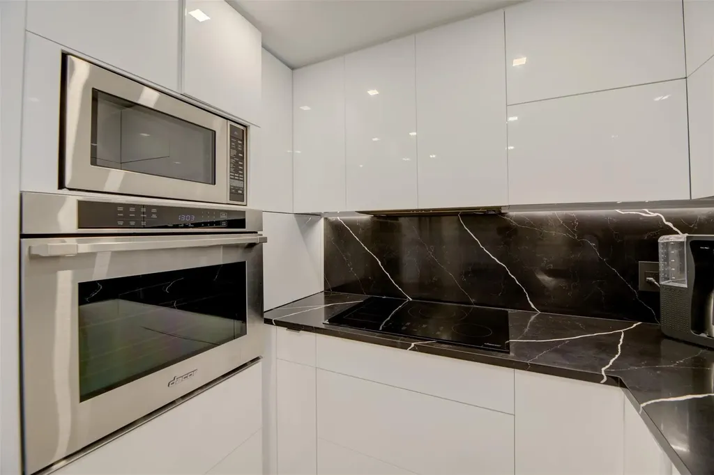 1 Las Olas Circle Fort Lauderdale FL 33316