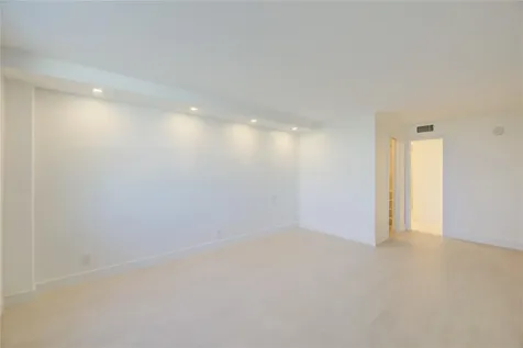 1 Las Olas Circle Fort Lauderdale FL 33316