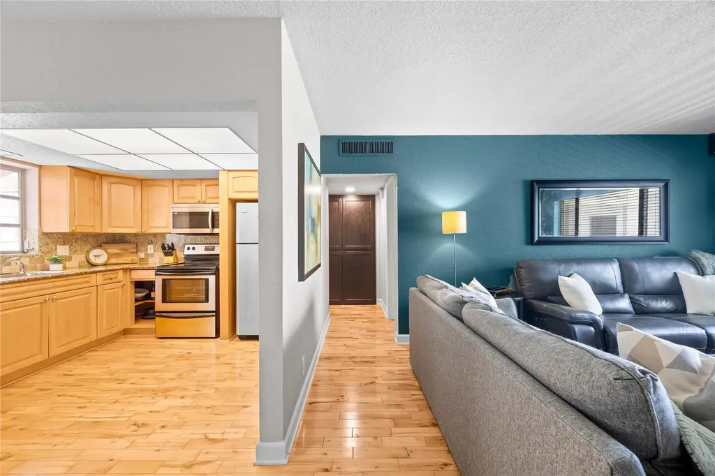 3847 S Circle Drive Hollywood FL 33021